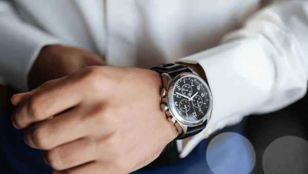 Cách Chỉnh Lịch Đồng Hồ Cơ Chuẩn Xác Và An Toàn